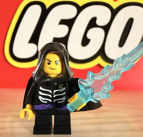 Lego Ninjago Young Lloyd Garmadon Minifigure With Accessory