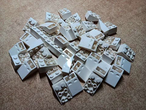 LEGO BULK LOT OF 44 WHITE INVERTED SLOPES 33° 3X2 #3747