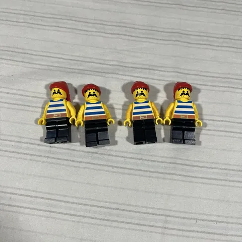 LEGO Vintage Pirate Lot of 4 Pirate Blue Stripes Red Hat Minifigures PI020