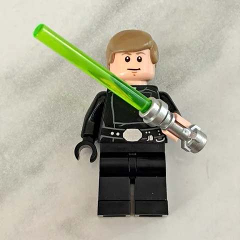 LEGO Plastic Minifigure Luke Skywalker Star War with Green Lightsaber Accessory