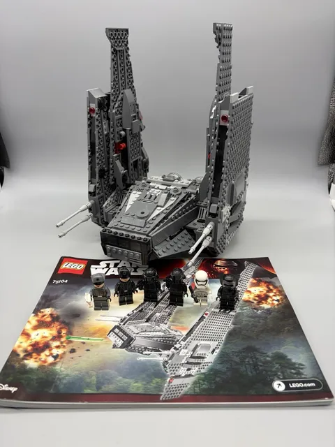 LEGO Star Wars: Kylo Ren's Command Shuttle (75104) 99% Complete W/ Manual No Box
