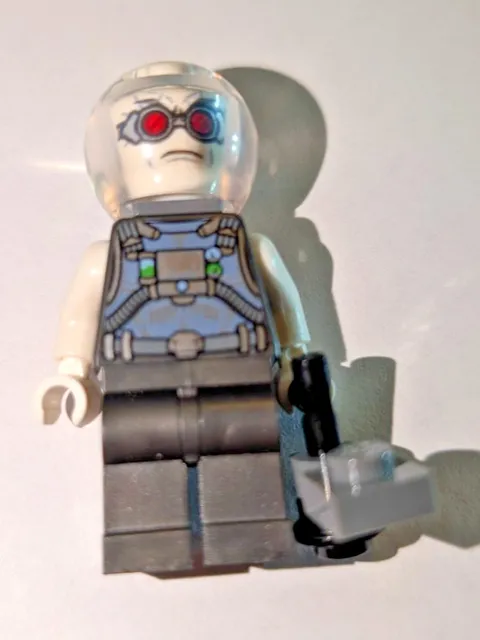 LEGO Mr Freeze Minifigure sh0662 Batman Movie Complete with Dome and Gun