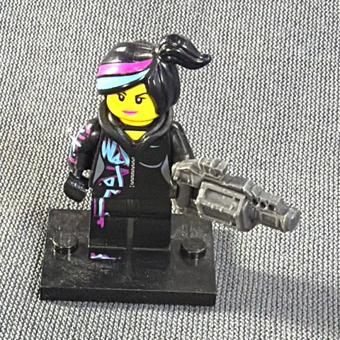 LEGO Minifigures The LEGO Movie Series Wyldstyle w/ Gray Blaster & Base