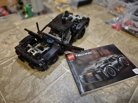 LEGO TECHNIC: THE BATMAN - BATMOBILE (42127) 99% Complete