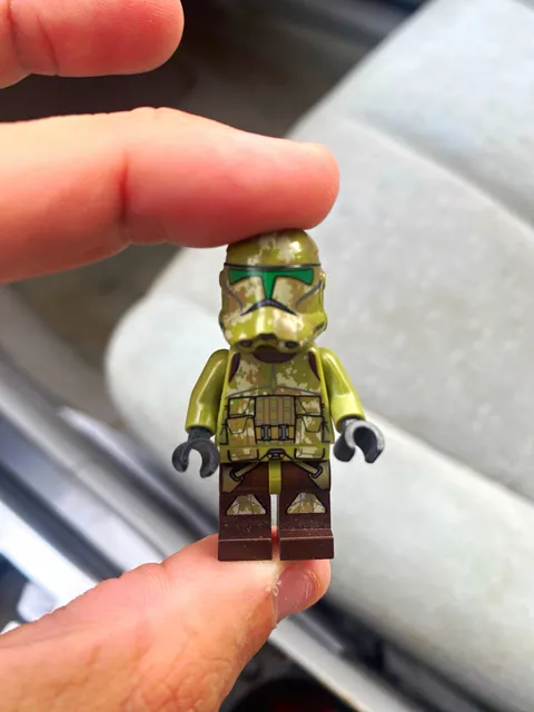 LEGO Star Wars Clone Trooper Minifigure - Tan/Olive Armor Brown Legs