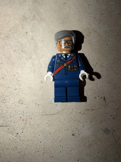LEGO Batman Movie Commissioner Gordon Minifigure