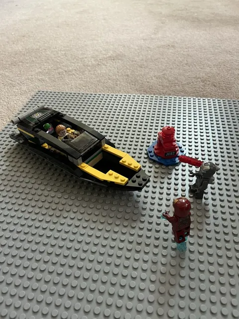 Lego Marvel Super Heroes 76006 Iron Man: Extremis Sea Port Battle Incomplete