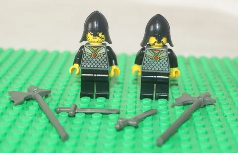 VTG Lego Knights Kingdom I Lot of 2 w/Swords/accessory Minifigure Soldier Custom