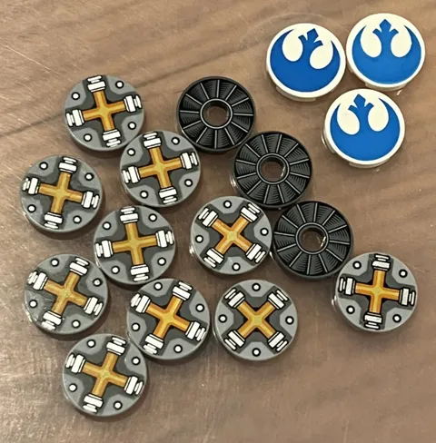 Lego Lot of 16 2x2 Round Printed Tiles From Various Star Wars Sets