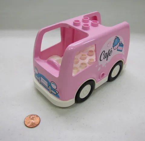 Lego Duplo PINK CAFE DELIVERY TRUCK VEHICLE with Cake Cupcakes Logo White Base