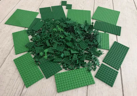 LEGO Assorted Bulk Lot Green, Dark & Bright Green - 1lb, 1.1 Oz - LEGO Green