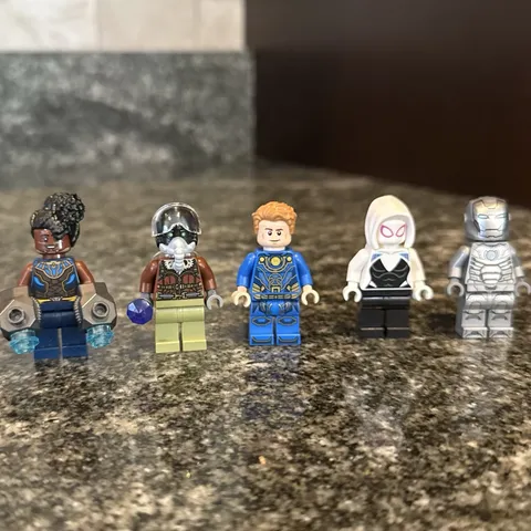 Lego Marvel Minifigure Lot Of 5 Mixed Spider Gwen Mark 2 Armor Shuri Vulture Etc