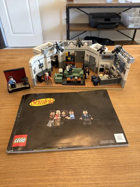 LEGO Ideas: Seinfeld (21328) - Includes all Minifigures/Accessories - 99% Comp
