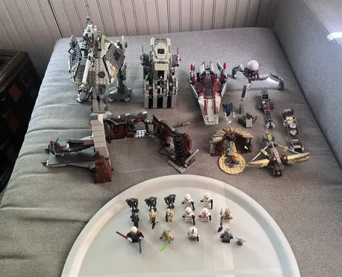 Lego Star Wars sets lot, builds complete, excludes some mini figures 