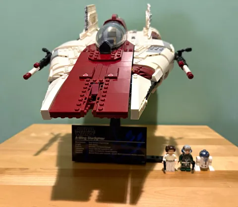 LEGO Star Wars UCS 75275 A-Wing Starfighter + Display Stand