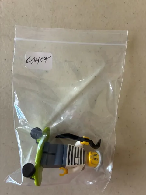 LEGO CITY SERIES 60455 ROBBER WITH SKATEBOARD