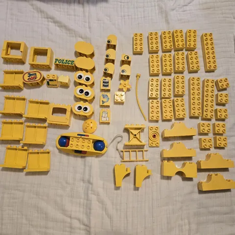 VINTAGE AND INTERESTING PCS YELLOW LEGO DUPLO LOT 2+ LBS