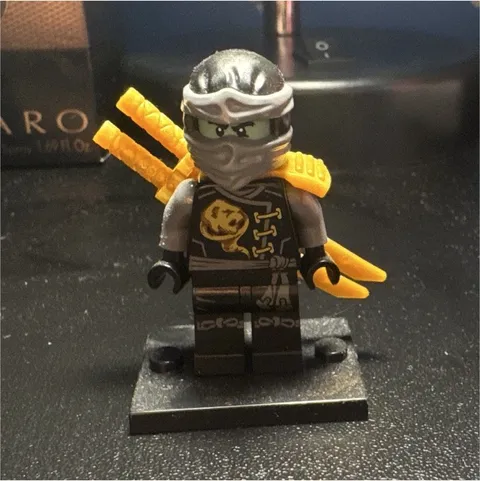 LEGO Gray Ninja Minifigure w/ Gold Sword & Black Display Stand/Base