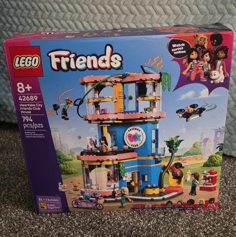 LEGO Friends Heartlake City Friends Club House 42689 Set 794pcs 8+ Separator