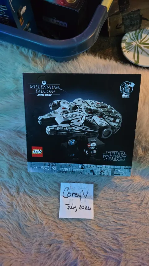 Millennium Falcon Star Wars LEGO SET 75375 Disney