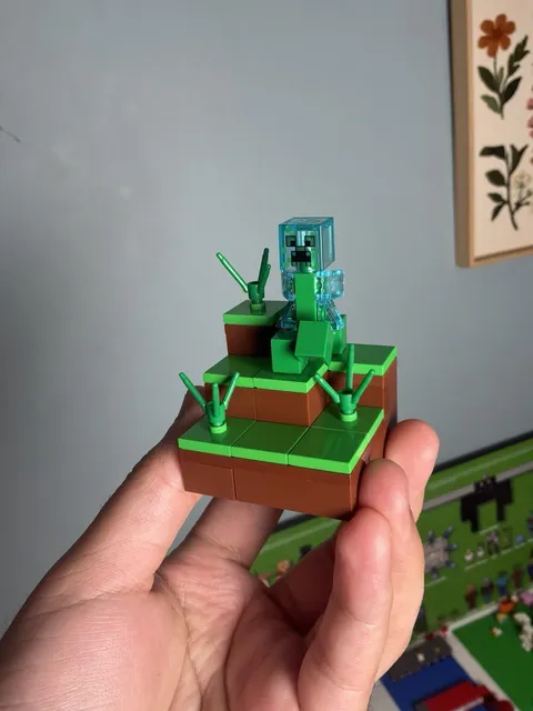 LEGO MINECRAFT Charged creeper with mini biome