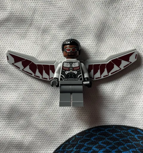 Lego Marvel Superheroes Falcon (Captain America: Civil War) Minifigure sh261