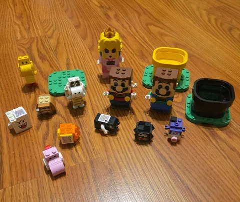 LEGO Super Mario Lot - Mario Luigi Princess Peach - Interactive Figures & Pieces
