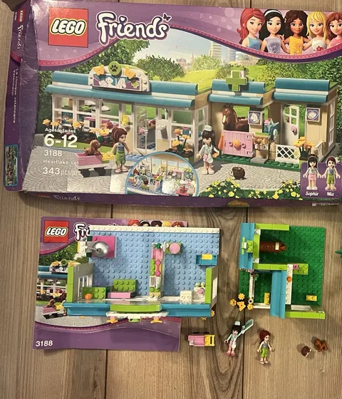 LEGO FRIENDS: Heartlake Vet 3188 99% Complete Retired w/ Box Read