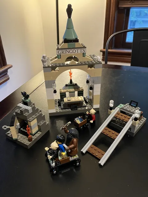 Lego Harry Potter #4714 “Gringott’s Bank” (2002), Used, Very Good Cond, Complete