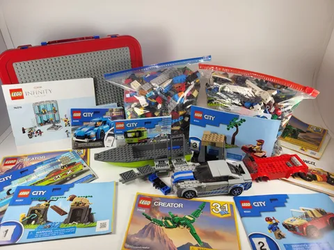 Large LOT of Assorted LEGOS 8 Lb  STAR WARS, People, Books, Case, Cars