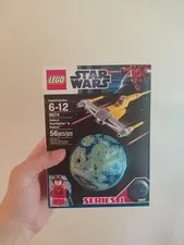 LEGO Star Wars: Naboo Starfighter & Naboo (9674)