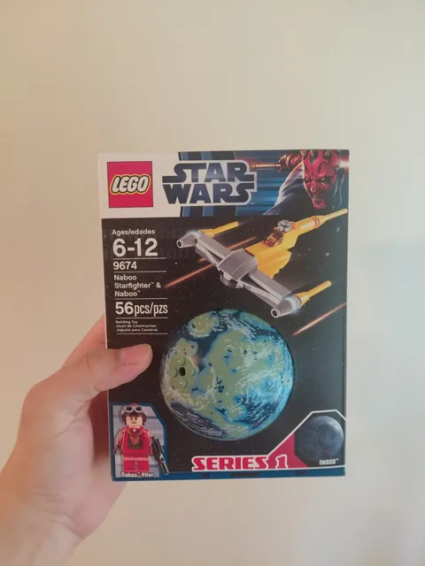 LEGO Star Wars: Naboo Starfighter & Naboo (9674)