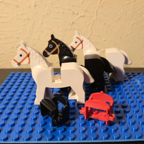 LEGO Horse Lot 3 Horses (2 White, 1 Black) with 2 Saddles (1 Red, 1 Black) (5pc)