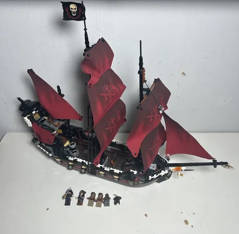 LEGO Pirates of the Caribbean: Queen Anne's Revenge (4195) 99% Complete