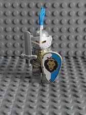 Lego Castle 70403 - Lion Knight with sword and shield Minifigure - Used