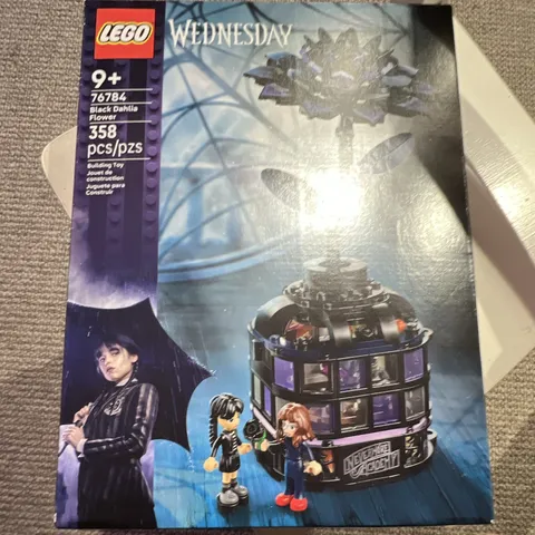 LEGO Wednesday 76784 Black Dahlia Flower 358 pcs Set, 9+, Brick Separator