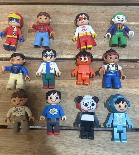 Duplo Lot Of (12) Figure People Pieces Minifigures Mixed Men Women Pirate Ryan’s