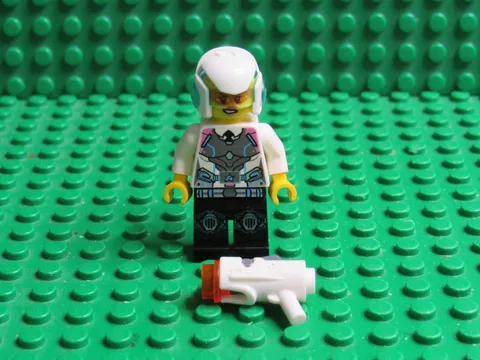 LEGO Caila Phoenix Minifigure 70173 Ultra Agents Helmet Gun CP19