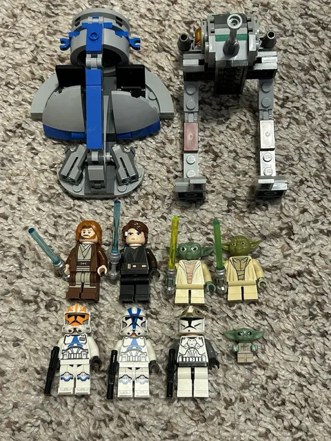 LEGO Star Wars Clone and Jedi Lot - 8 Minifigures and 2 Battle Pack Builds