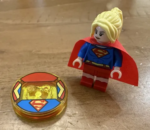 LEGO® DC Super Heroes Supergirl Minifigure With Tag Dimensions 71340 dim040