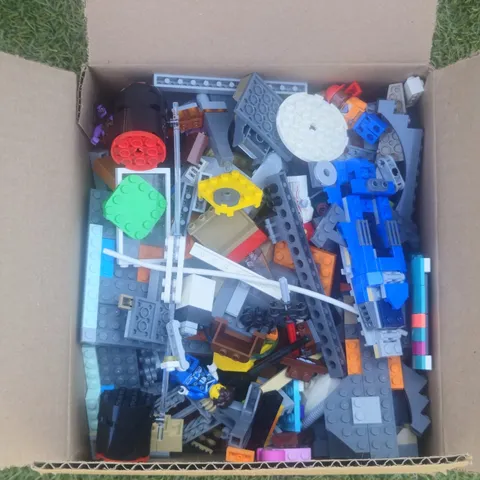 LEGO Bulk Lot 4 lb Very Random Mixed Bricks Parts Plates Accessories Pieces