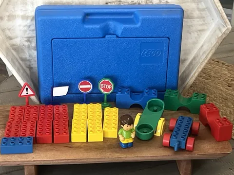 Vintage LEGO Blue Case & 25 pieces set 1980's Flip Top Lid 13x9x3