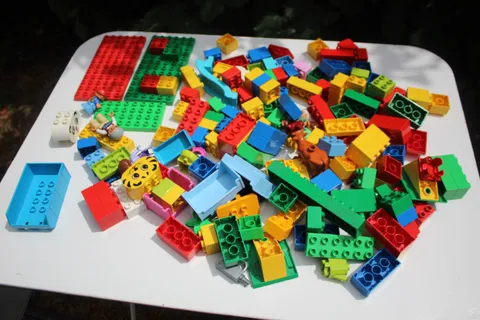 Lego Duplo Brick Lot Yellow Red Green Blue + Plate