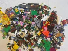 Large lego lot, 4 pounds 14 oz, nearly 5 pounds of mixed legos