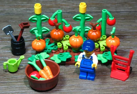 LEGO® Veggie Vegetable Garden Corn Tomato Pumpkin Apples Carrots Woman Gardener