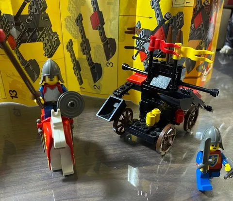 LEGO 6039 Twin-Arm Launcher Castle Lion Knights 1988 without Box