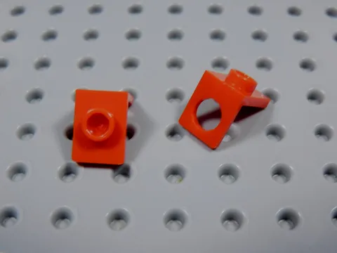 LEGO Lot of 2 Red 1x1 Neck Brackets Accessory Minifig BT