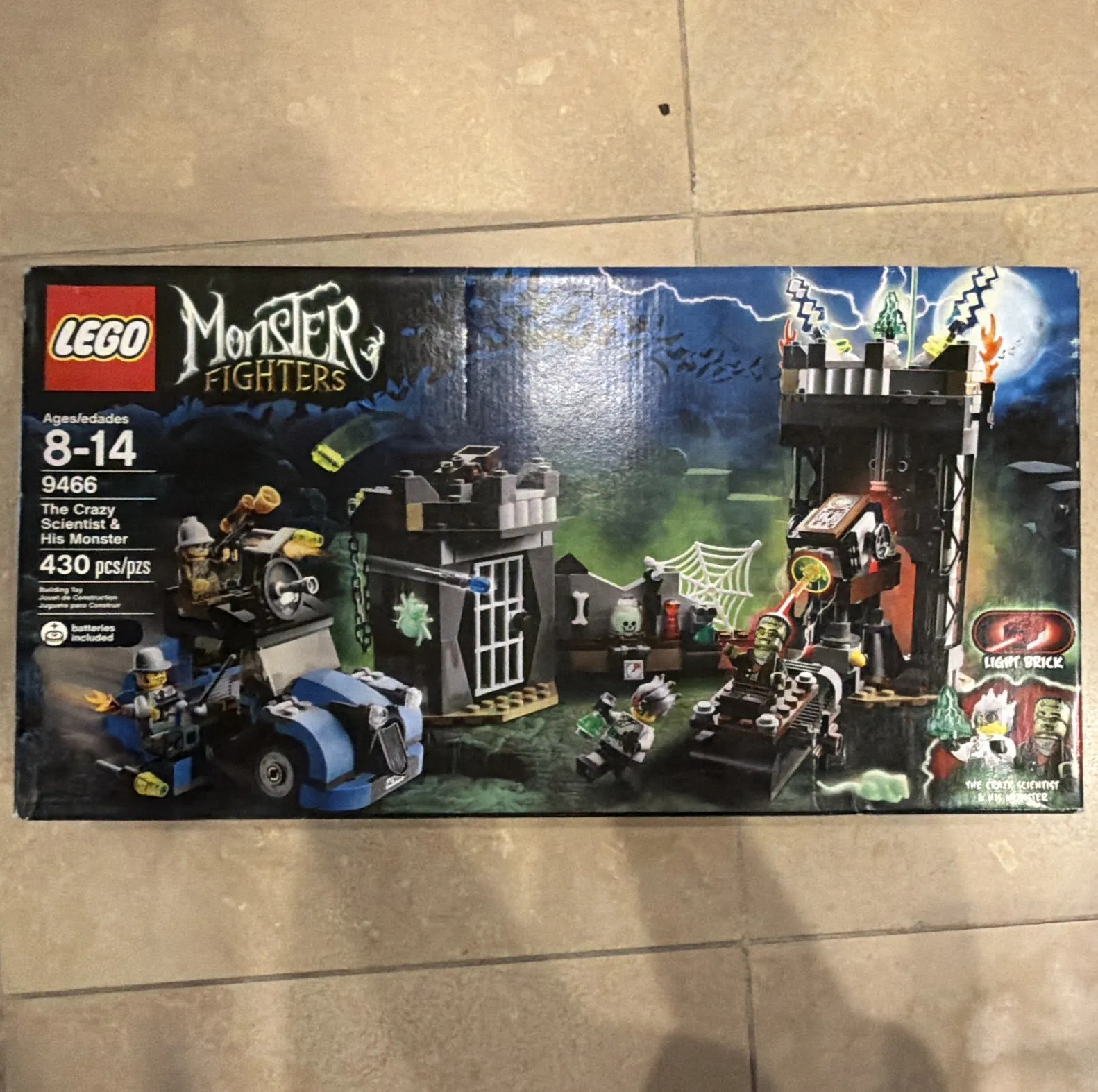 LEGO Monster Fighters The Crazy Scientist & His Monster 9466 Glow Dark 430pc