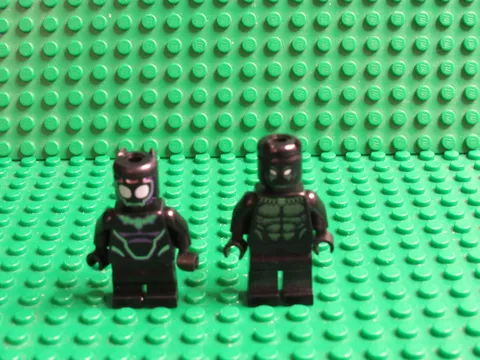 Lot 2 Lego Black Panther Minifigures Marvel Super Heroes Medium Legs 10791 PB16