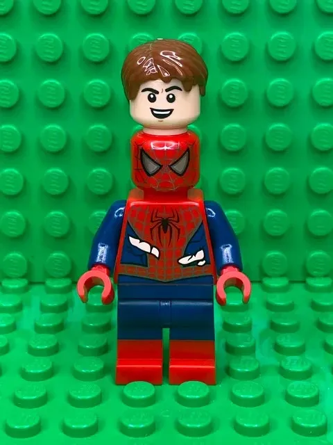LEGO Marvel Spider-Man 2 minifigure Silver Webbing Costume Tears 76321